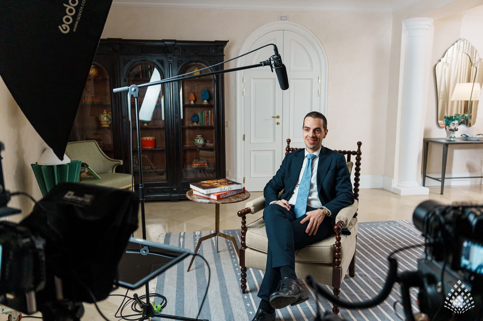 Front Office — Dal set