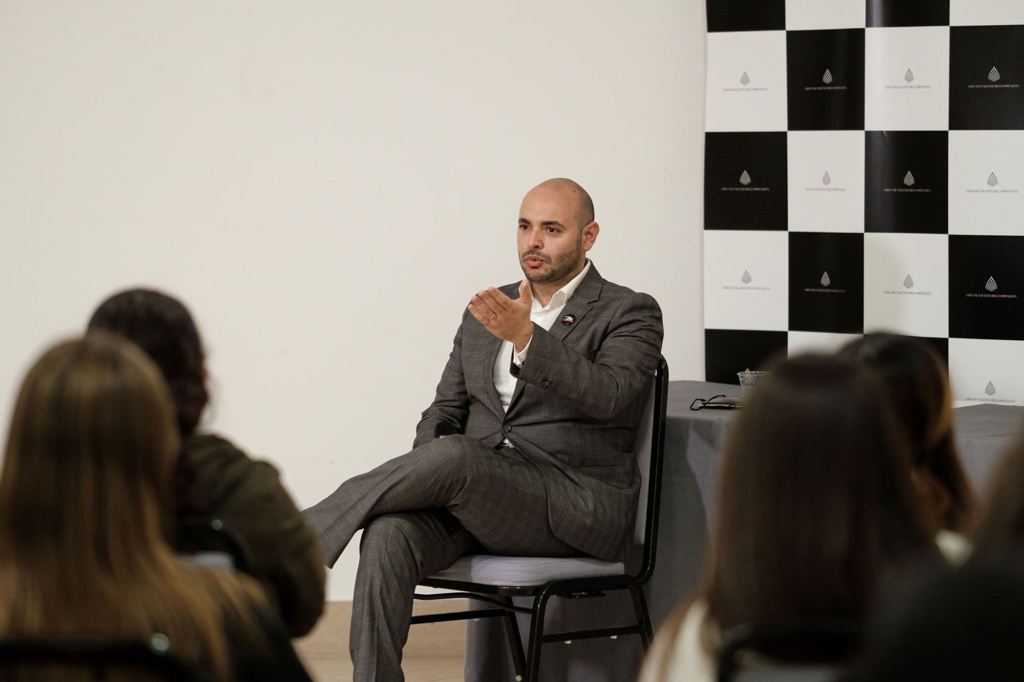 A speaker answering a question at a Giovani Talenti dell'Ospitalità session